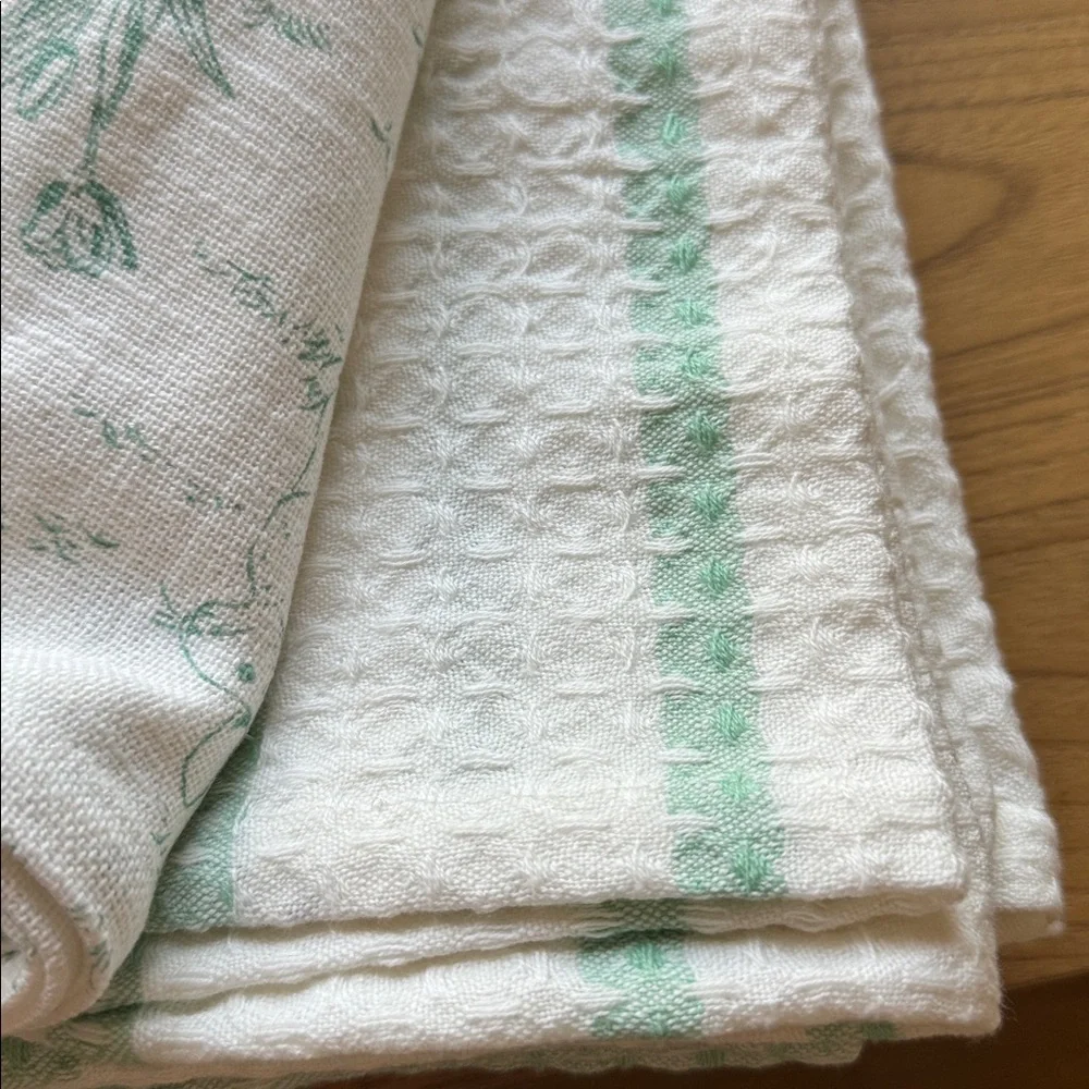 Set of 5 Shabby Chic bunny-themed kitchen towels